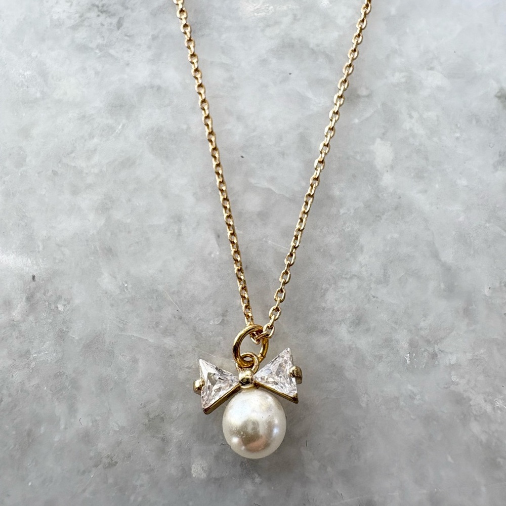Pearl with Crystal Bow Pendant Necklace with gold chain